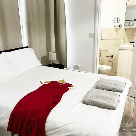 Отель Erin Court Mansion - Rm 11 Кройдон Экстерьер фото